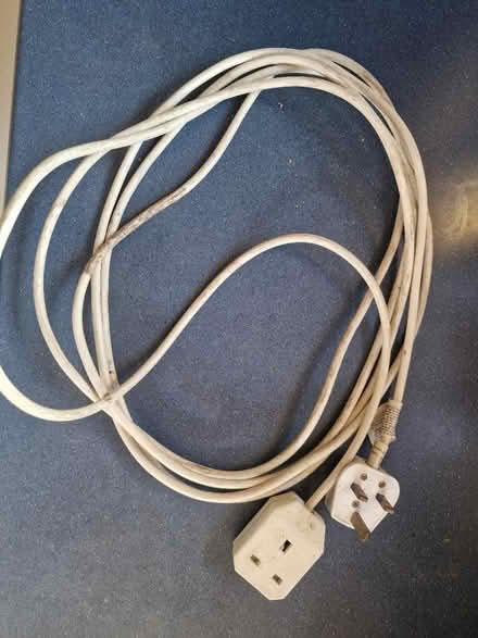 Photo of free 4 metre power extension cable (Stroud GL5) #1