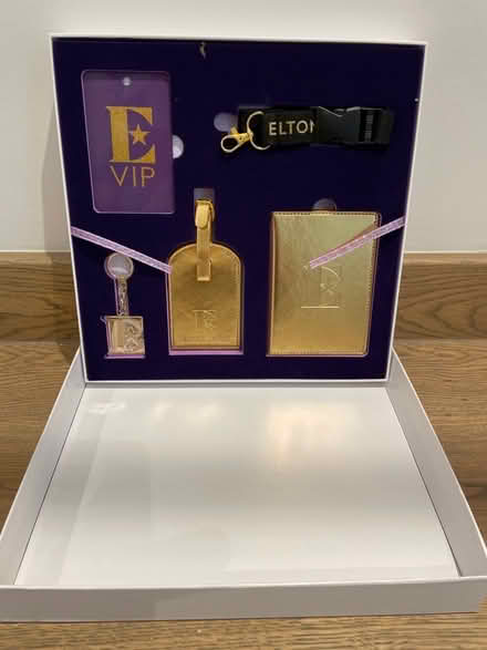 Photo of free ELTON JOHN gift set (St Albans AL3) #1