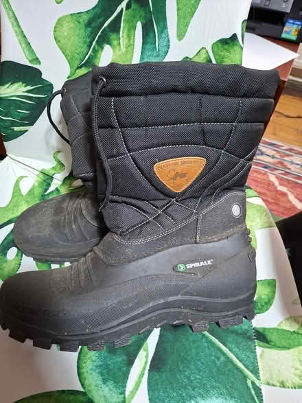 Photo of free size 8 wide snow boots (South Normanton near J28 M1) #1