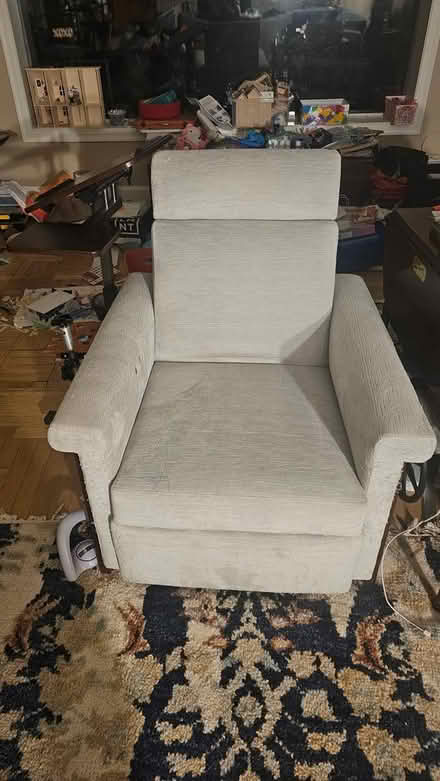 Photo of free Electric recliner (Barnaby Woods (Chevy Chase) DC) #1