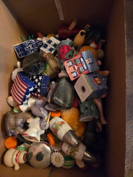 Photo of free salt and pepper shakers (Manville) #1