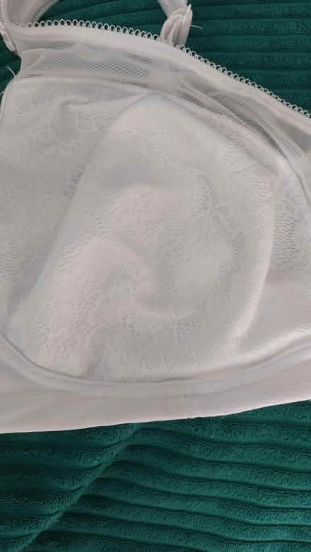 Photo of free (pack 6) x1 white wired bra 40D (dorset BH12) #2