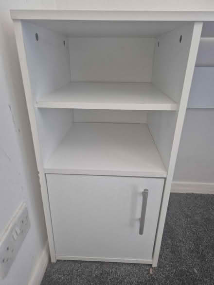 Photo of free White Desk (Woking GU21) #2