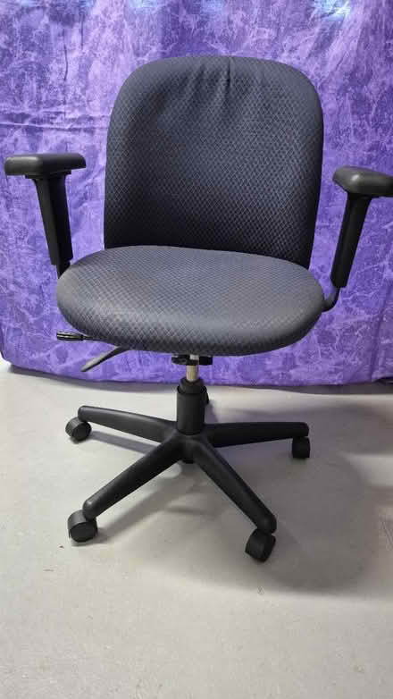 Photo of free Adjustable desk chair (Pleasanton Meadows) #1