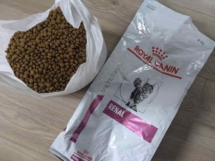 Photo of free Renal Care Dry Cat Food (Hounslow TW14) #2