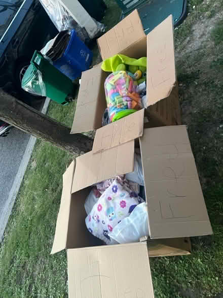Photo of free Curb Alert - 75 Sunrise Dr (Markham) #1