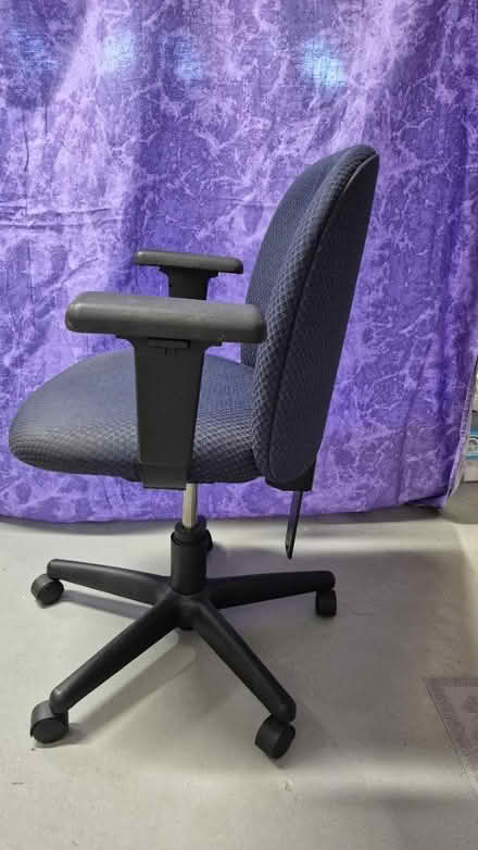 Photo of free Adjustable desk chair (Pleasanton Meadows) #2