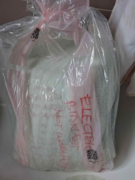 Photo of free Broken Single Electric Blanket (Stoke Newington N16) #1