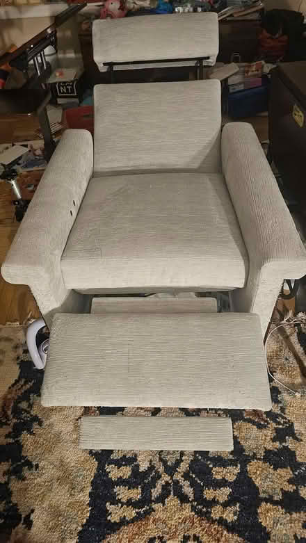 Photo of free Electric recliner (Barnaby Woods (Chevy Chase) DC) #2