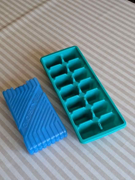 Photo of free Ice cube tray and freezer pack (Dartford Crayford DA1) #1