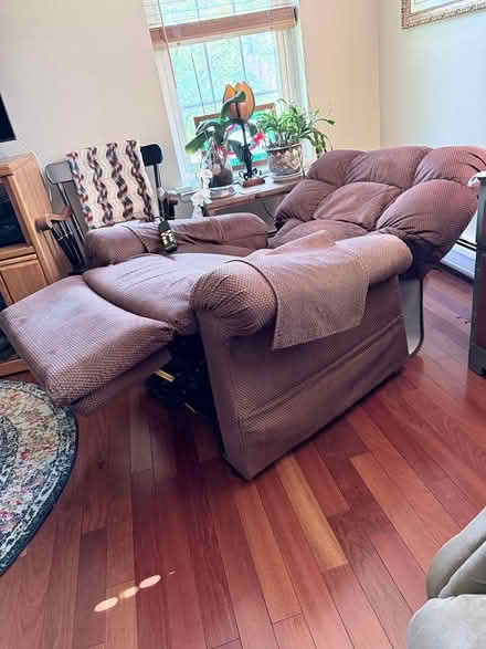 Photo of free Fully reclining lift chair (downtown area Ridgewood NJ) #4