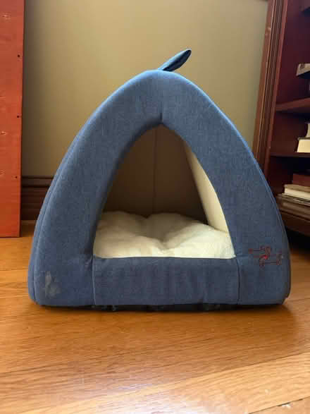 Photo of free Cat bed (Woodridge) #1