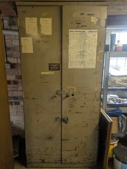 Photo of free Metal garage cabinet (hucknall ng15) #1