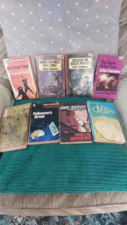 Photo of free (pack 4) x8 John Creasey books (dorset BH12) #1