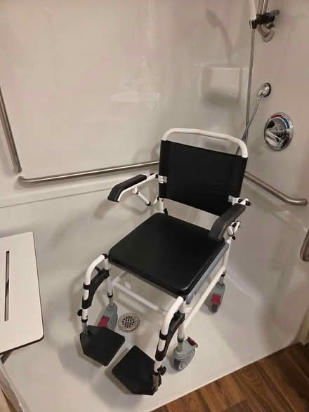 Photo of free Commode Chair (Old Ottawa South) #1