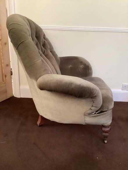 Photo of free Beige Velvet Button-Back Armchair (Surbiton KT6) #2