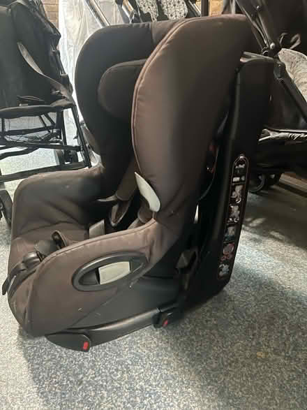 Photo of free Maxi-Cosi Axiss Swivel Car Seat (Hounslow TW3) #2