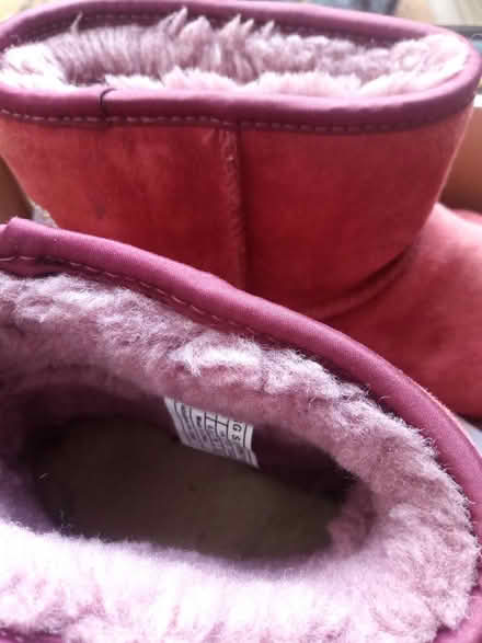 Photo of free UGGs boots size 5 to 6 genuine (Bd47jf) #2