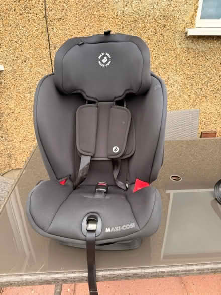 Photo of free Child car seat maxi cosi (Cr08pz CR0) #4