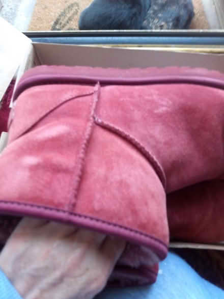 Photo of free UGGs boots size 5 to 6 genuine (Bd47jf) #3