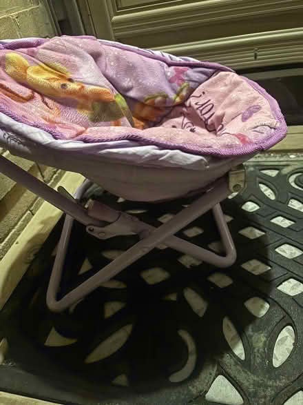 Photo of free Girls cushy chair (L5L 5P5) #2