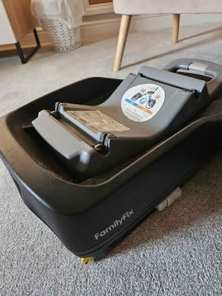 Photo of free Maxi cosi isofix base&car seat (Baildon BD17) #3