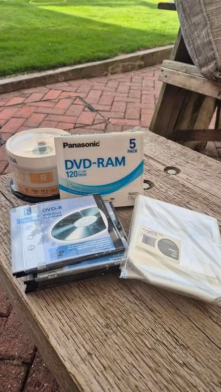 Photo of free Rewritable dvds and CDS brand new (L22) #1