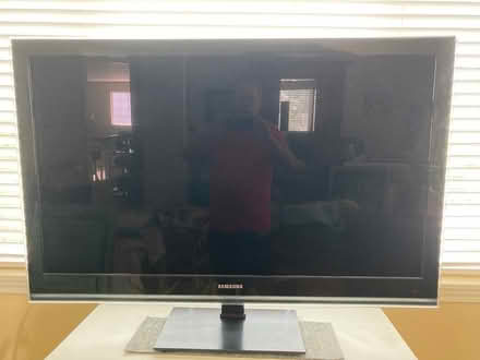 Photo of free 46' Samsung TV with wall mount (Vancouver Washington) #1