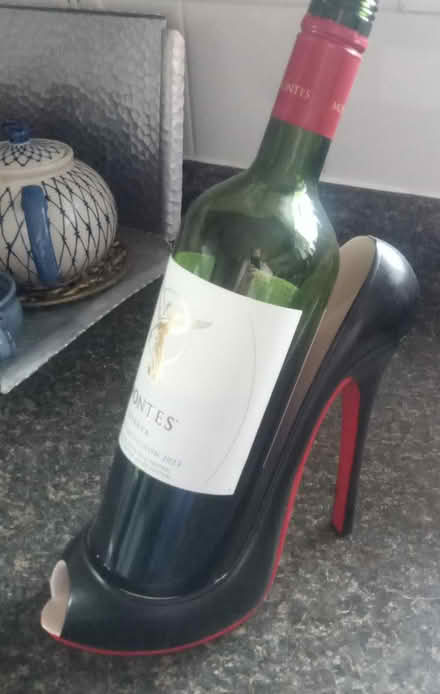 Photo of free decorative "stiletto" wine holder (Britannia) #1