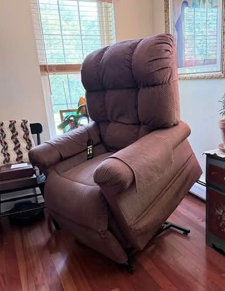 Photo of free Fully reclining lift chair (downtown area Ridgewood NJ) #3