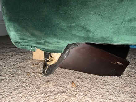 Photo of free 3 seater sofa (Chaulden HP1) #4