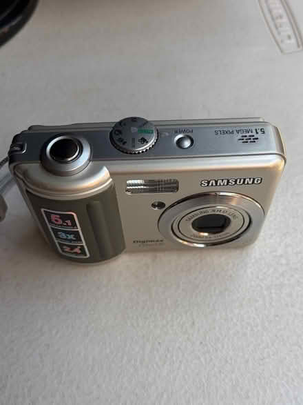 Photo of free Samsung Compact Digital Camera (Stanford SS17) #2