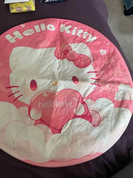 Photo of free Round hello kitty rug (Wandsworth SW18) #1