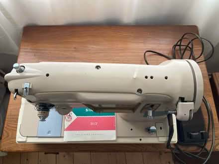 Photo of free An old singer sowing machine (Silverdale LA5) #3