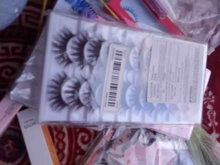Photo of free Plastic bag lashglue and lashes (Bd47jf) #3