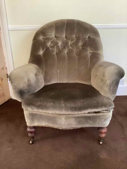 Photo of free Beige Velvet Button-Back Armchair (Surbiton KT6) #1