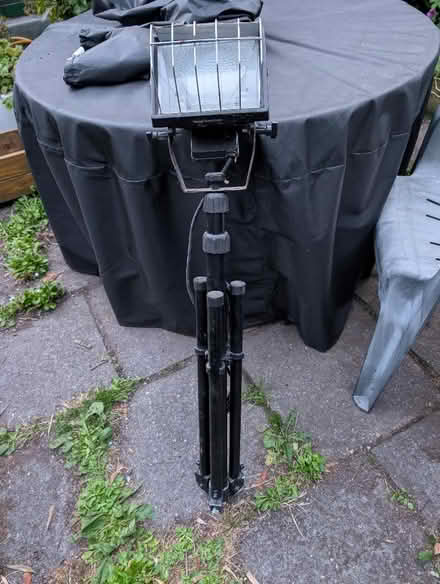 Photo of free Work light on tripod (Skerton LA1) #1