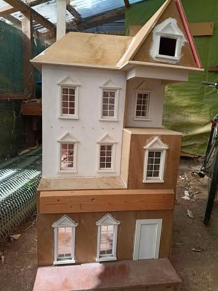 Photo of free San Francisco dolls house (Fareham PO14) #1
