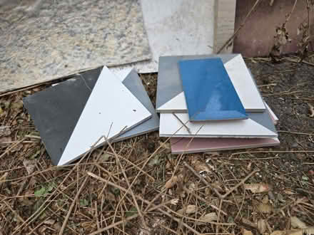 Photo of free Sq tiles approx 30cm x30cm (B236na) #1
