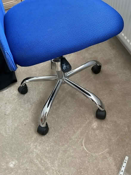 Photo of free Office chair blue vgc (Derby DE22) #2