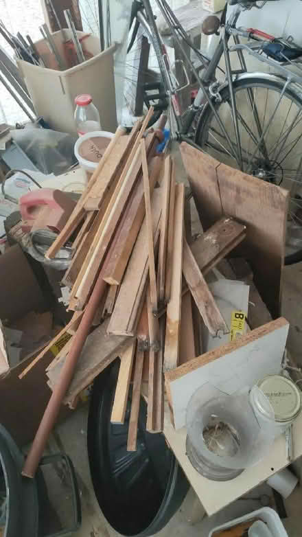 Photo of free pieces of wood (Leatherhead KT22) #1