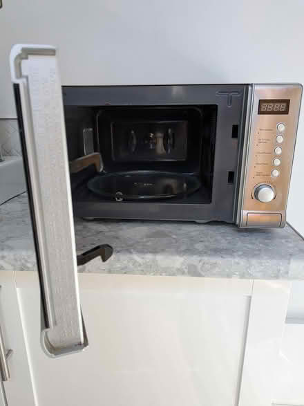 Photo of free Microwave (Hoddesdon EN11) #2