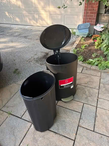 Photo of free Garbage can (Kanata Lakes) #2