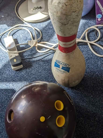 Photo of free 5 ten pin bowles 1 skittle, North Watford (Garston WD25) #1