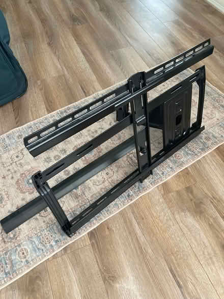 Photo of free 46' Samsung TV with wall mount (Vancouver Washington) #3