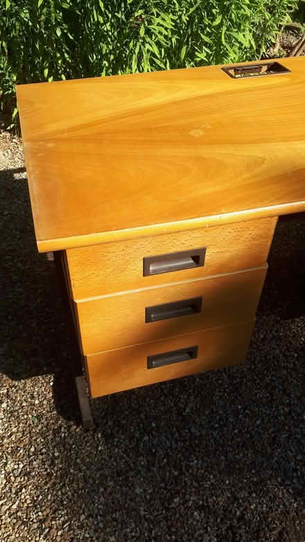Photo of free Office desk with built in drawers (Dinton HP17) #3