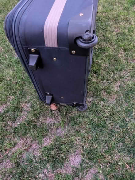 Photo of free 32 inch wheeled suitcase (Cupertino/West San Jose) #4