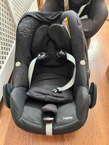 Photo of free Maxi-Cosi car seats with base (Bromely BR2) #1