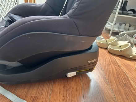 Photo of free Maxi-Cosi car seats with base (Bromely BR2) #3