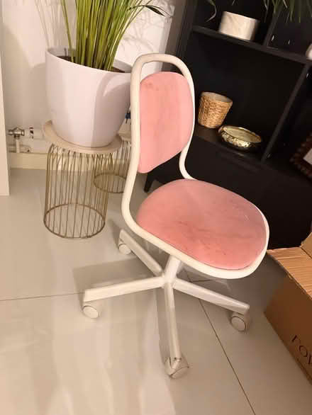 Photo of free Chair (Se115ad) #2